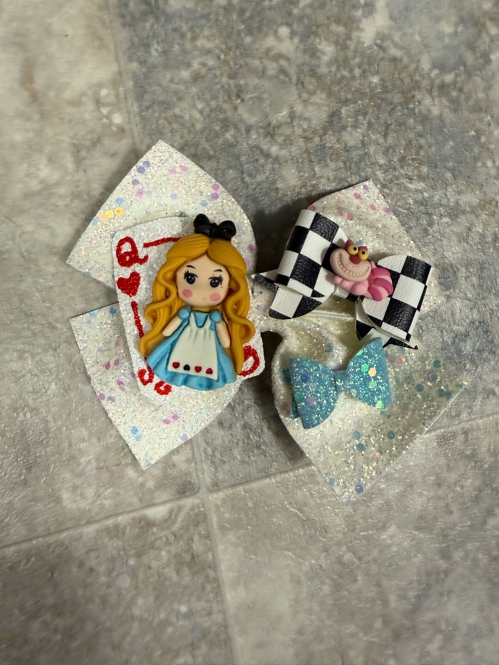 Boutique clay Alice bow
